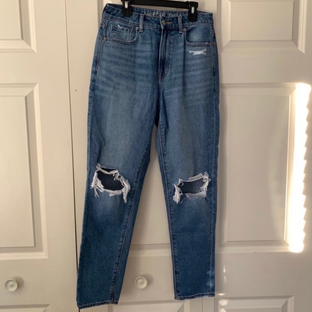 American Eagle Mom Jeans Distressed Size 2
